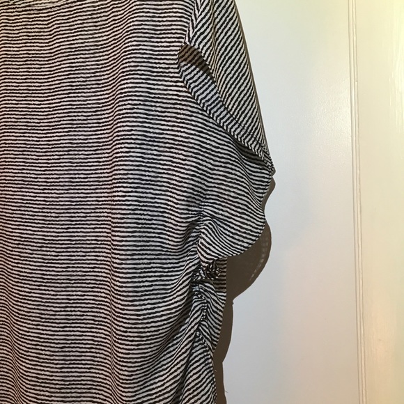 3 for $15 • The Limited flutter sleeve top - Picture 2 of 3